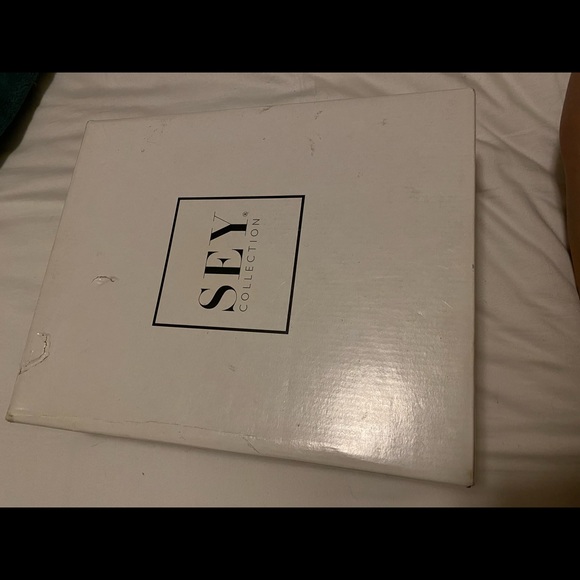 Beautiful Rustic SEY Booties - Picture 4 of 9